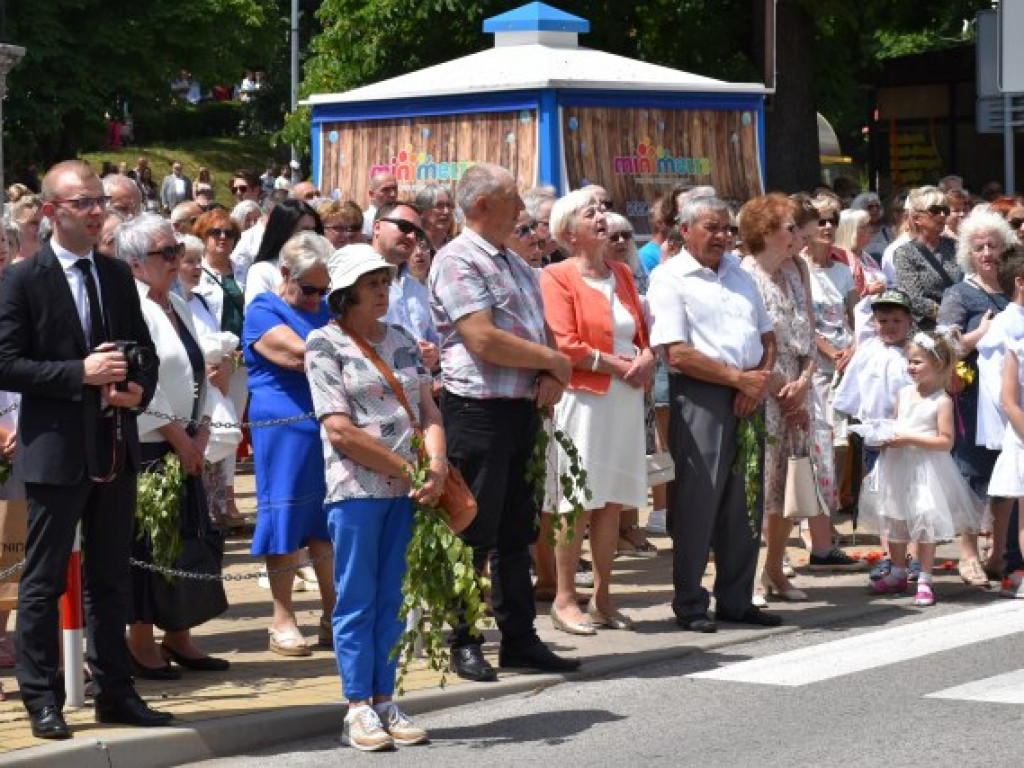 Tłumy sandomierzan na procesji Bożego Ciała [zdjęcia]