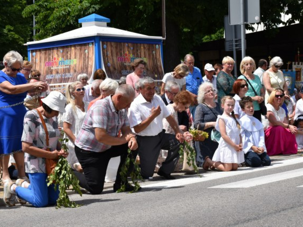 Tłumy sandomierzan na procesji Bożego Ciała [zdjęcia]