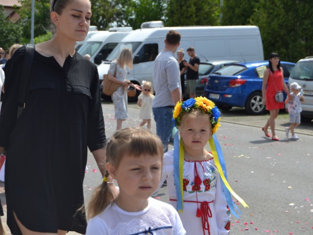 Tysięczny tłum na wspólnej procesji parafii pw. św. Barbary i Chrystusa Króla w Tarnobrzegu [zdjęcia]