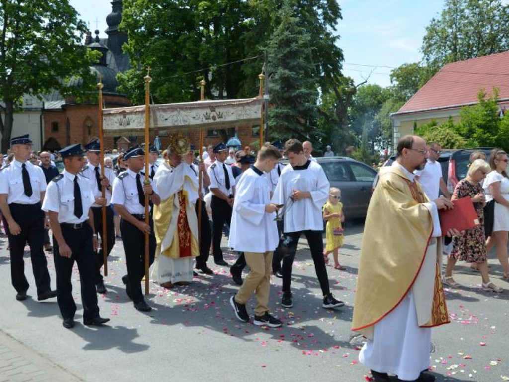 Procesja Bożego Ciała na osiedlu Miechocin w Tarnobrzegu [zdjęcia]