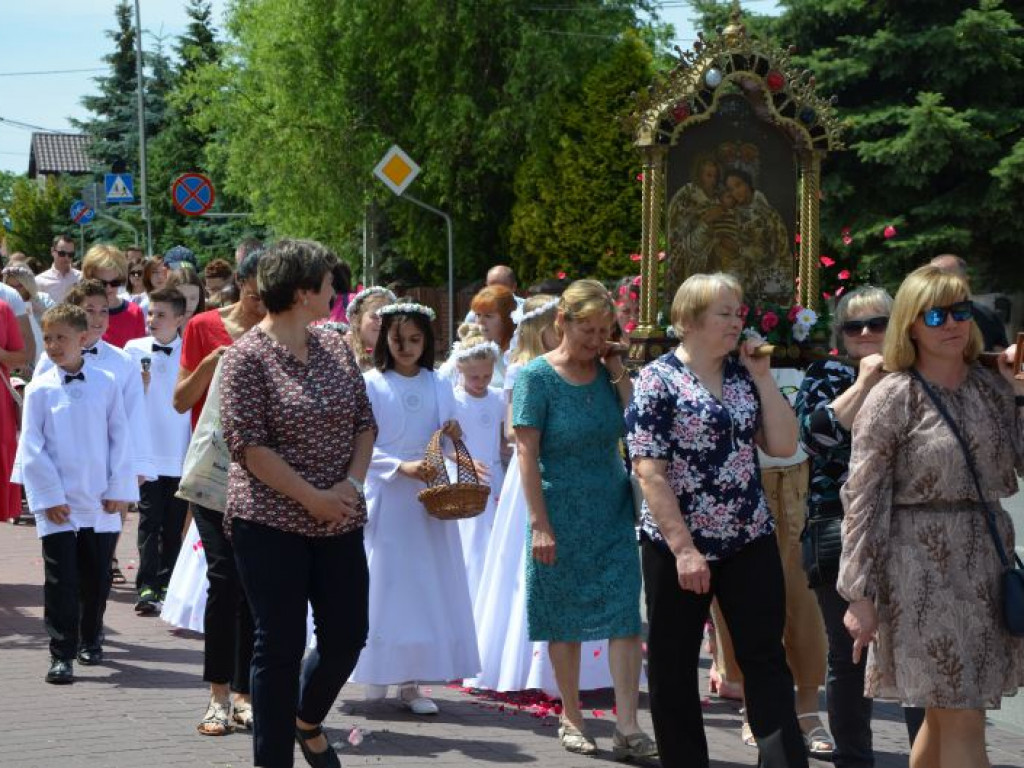 Procesja Bożego Ciała na osiedlu Miechocin w Tarnobrzegu [zdjęcia]