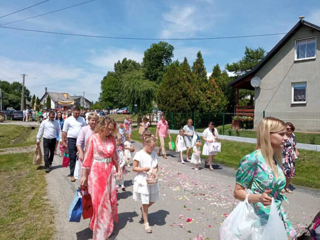 Procesja Bożego Ciała w Goźlicach w gminie Klimontów [zdjęcia]
