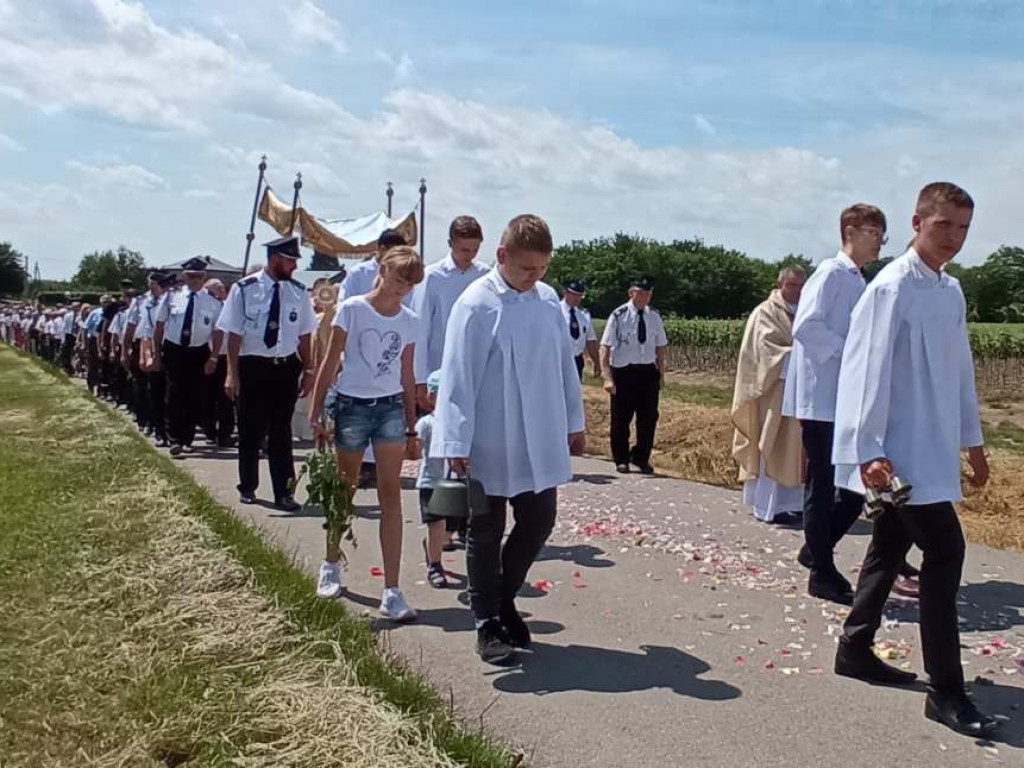 Procesja Bożego Ciała w Goźlicach w gminie Klimontów [zdjęcia]
