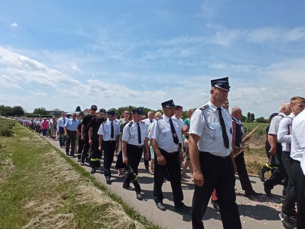 Procesja Bożego Ciała w Goźlicach w gminie Klimontów [zdjęcia]