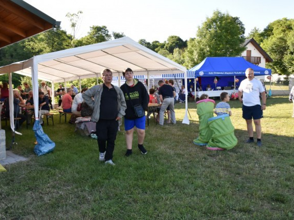 Piknik z atrakcjami wśród kwitnących winorośli [zdjęcia]