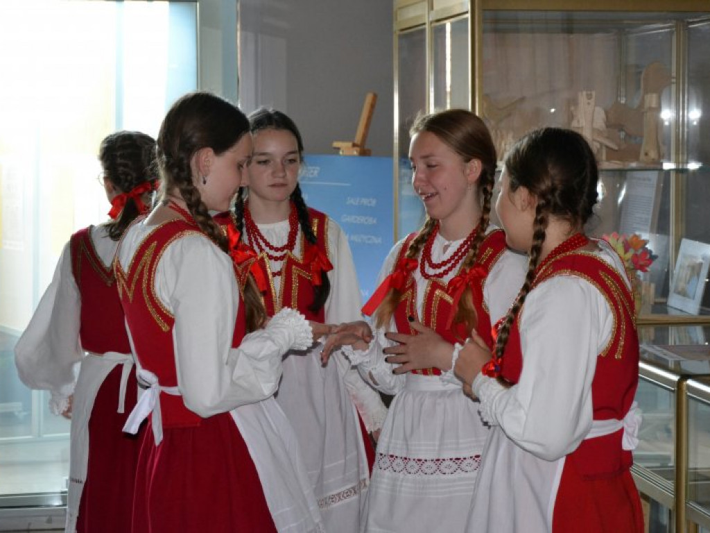 Setki dzieci przyjechały do Baranowa Sandomierskiego na folklorystyczny festiwal [zdjęcia]