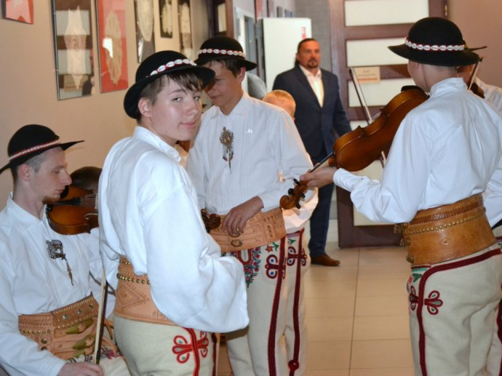 Setki dzieci przyjechały do Baranowa Sandomierskiego na folklorystyczny festiwal [zdjęcia]