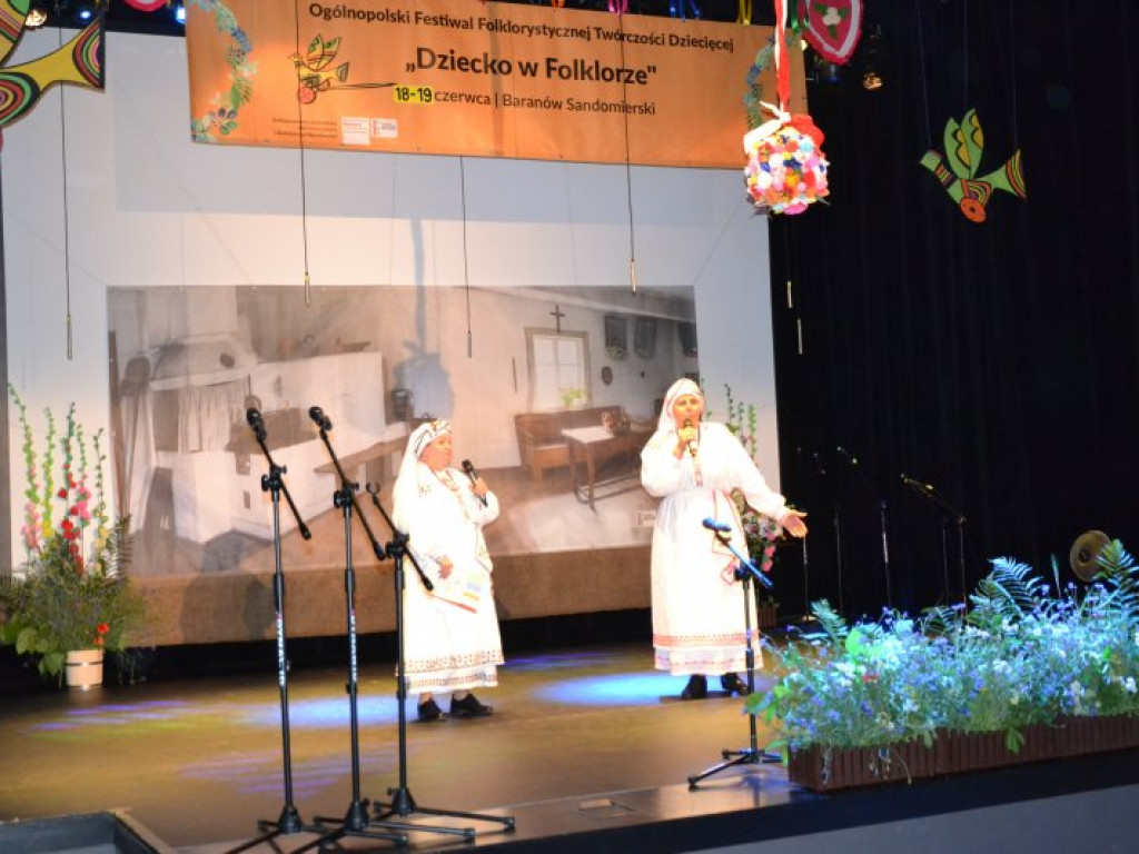 Setki dzieci przyjechały do Baranowa Sandomierskiego na folklorystyczny festiwal [zdjęcia]