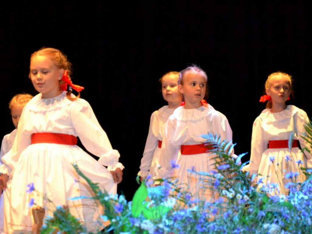 Setki dzieci przyjechały do Baranowa Sandomierskiego na folklorystyczny festiwal [zdjęcia]