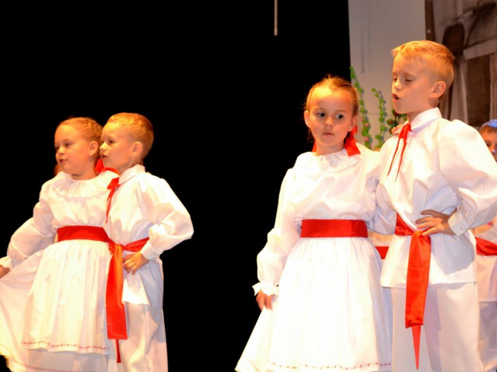 Setki dzieci przyjechały do Baranowa Sandomierskiego na folklorystyczny festiwal [zdjęcia]