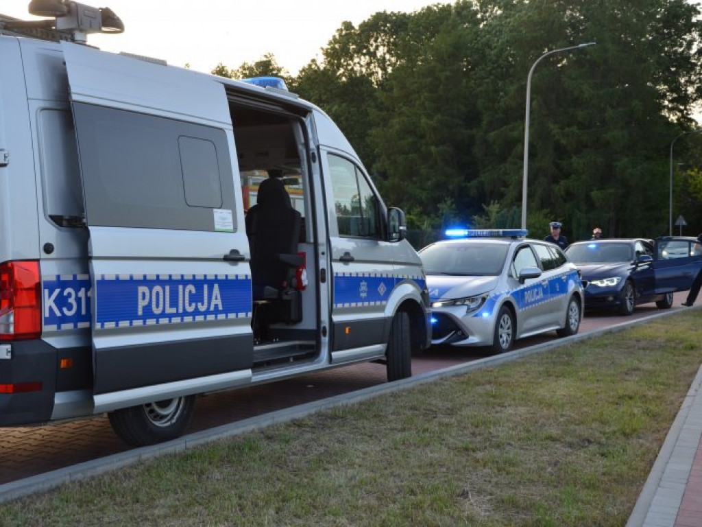 Zderzenie dwóch samochodów na ul. Orląt Lwowskich w Tarnobrzegu. Utrudnienia w ruchu [zdjęcia]