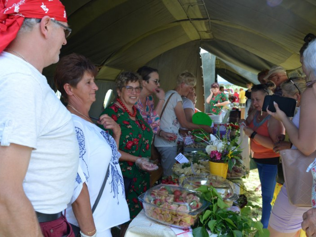 Wyśmienite pierogi i wesoła zabawa - Piorogarnia Łoniów 2022 [zdjęcia]