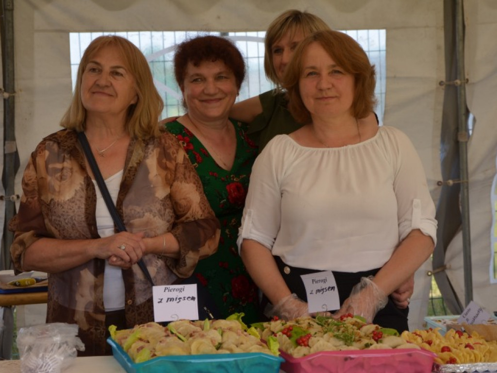 Wyśmienite pierogi i wesoła zabawa - Piorogarnia Łoniów 2022 [zdjęcia]