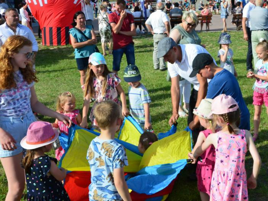 Wyśmienite pierogi i wesoła zabawa - Piorogarnia Łoniów 2022 [zdjęcia]