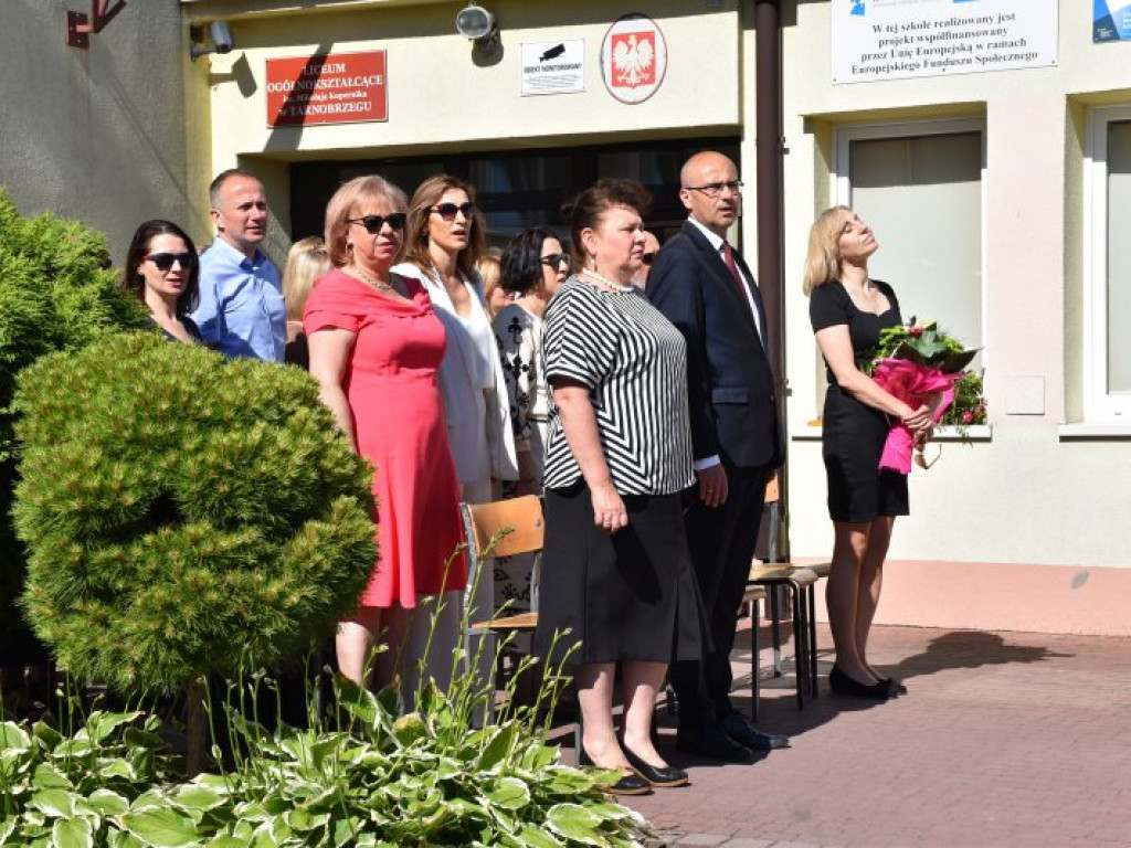 Tarnobrzeg. Uroczyste zakończenie roku szkolnego w 