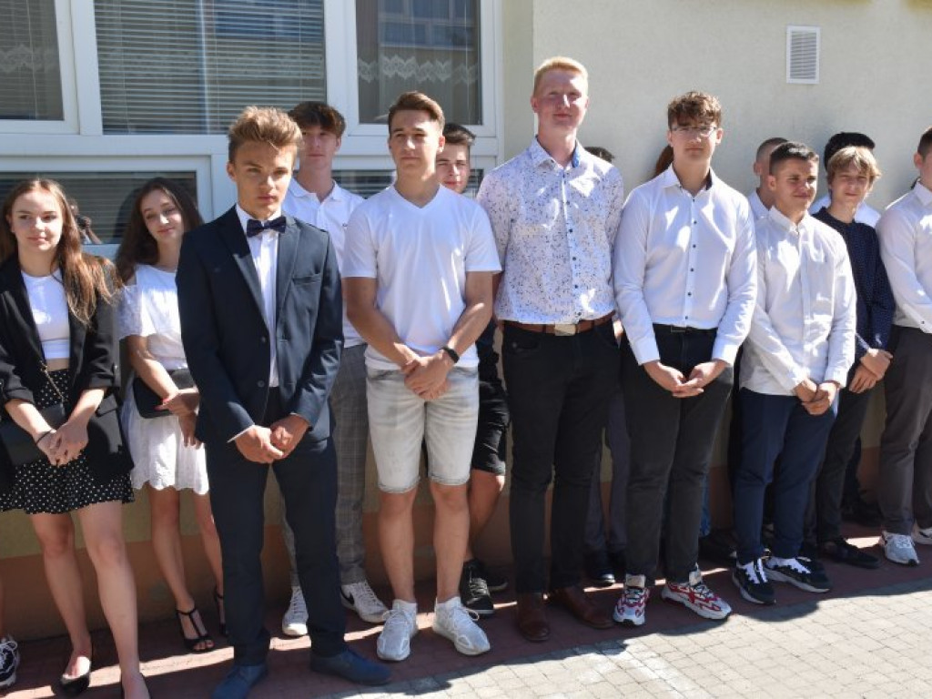 Tarnobrzeg. Uroczyste zakończenie roku szkolnego w 