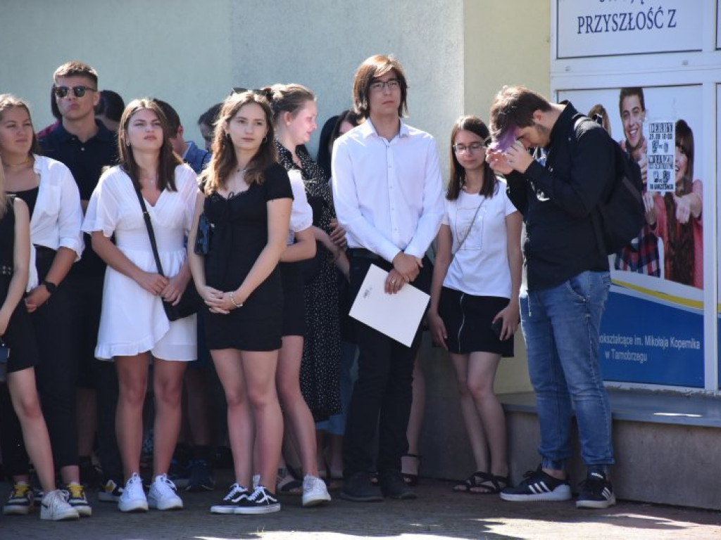 Tarnobrzeg. Uroczyste zakończenie roku szkolnego w 