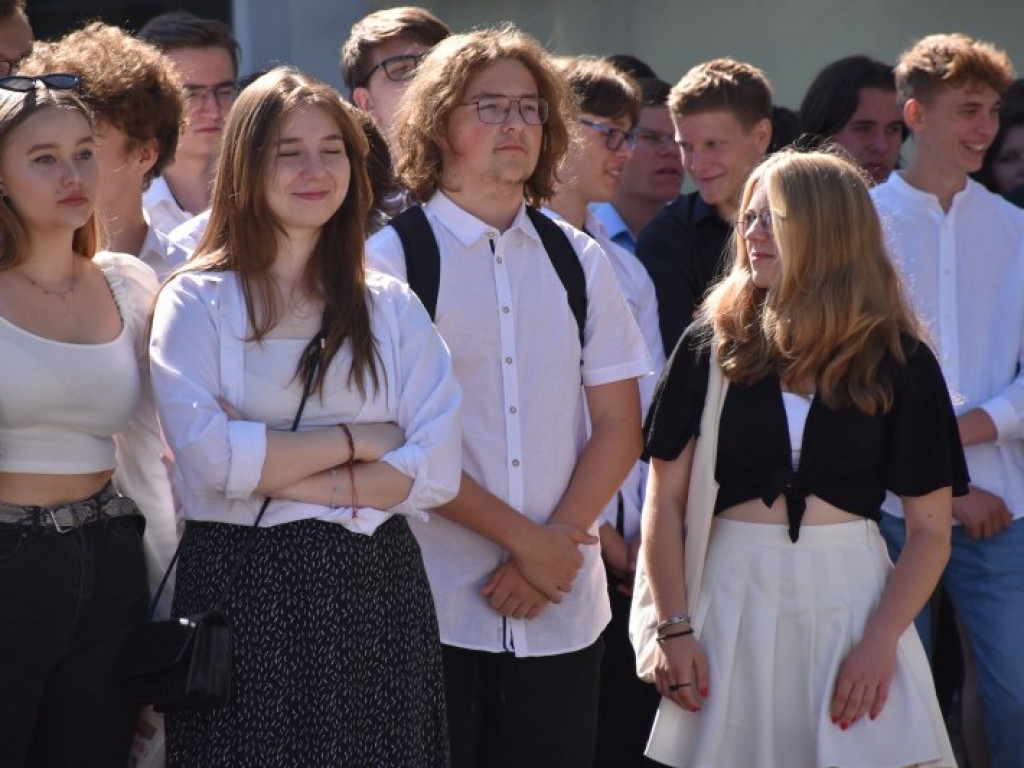 Tarnobrzeg. Uroczyste zakończenie roku szkolnego w 