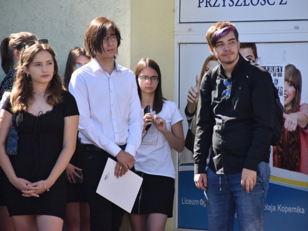Tarnobrzeg. Uroczyste zakończenie roku szkolnego w 