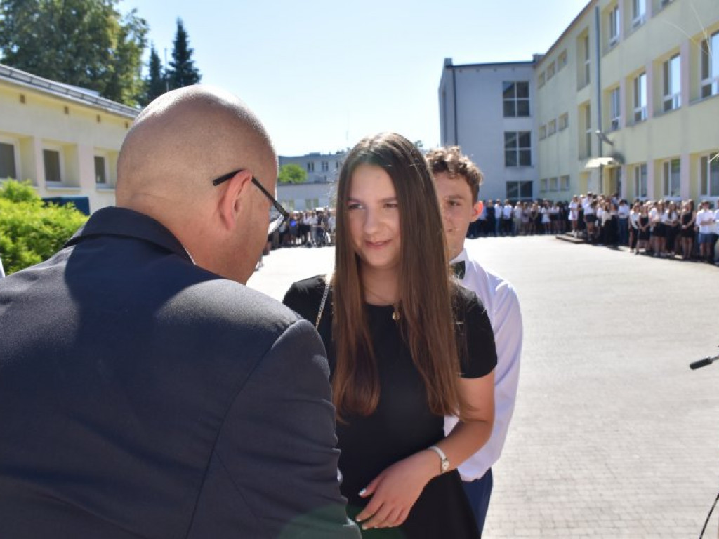 Tarnobrzeg. Uroczyste zakończenie roku szkolnego w 