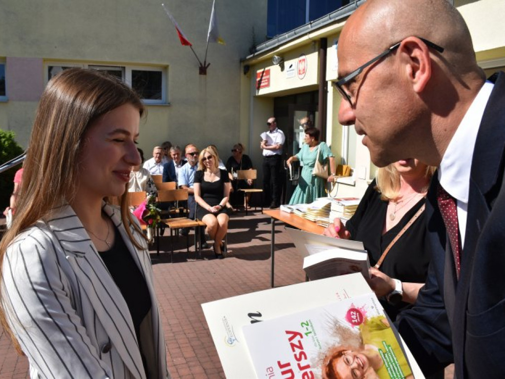 Tarnobrzeg. Uroczyste zakończenie roku szkolnego w 