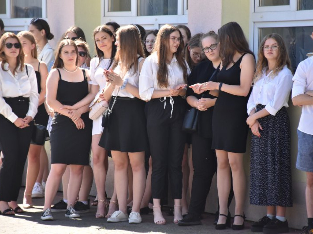 Tarnobrzeg. Uroczyste zakończenie roku szkolnego w 