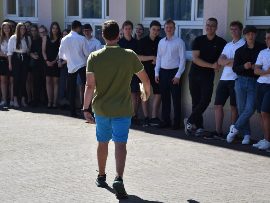 Tarnobrzeg. Uroczyste zakończenie roku szkolnego w 