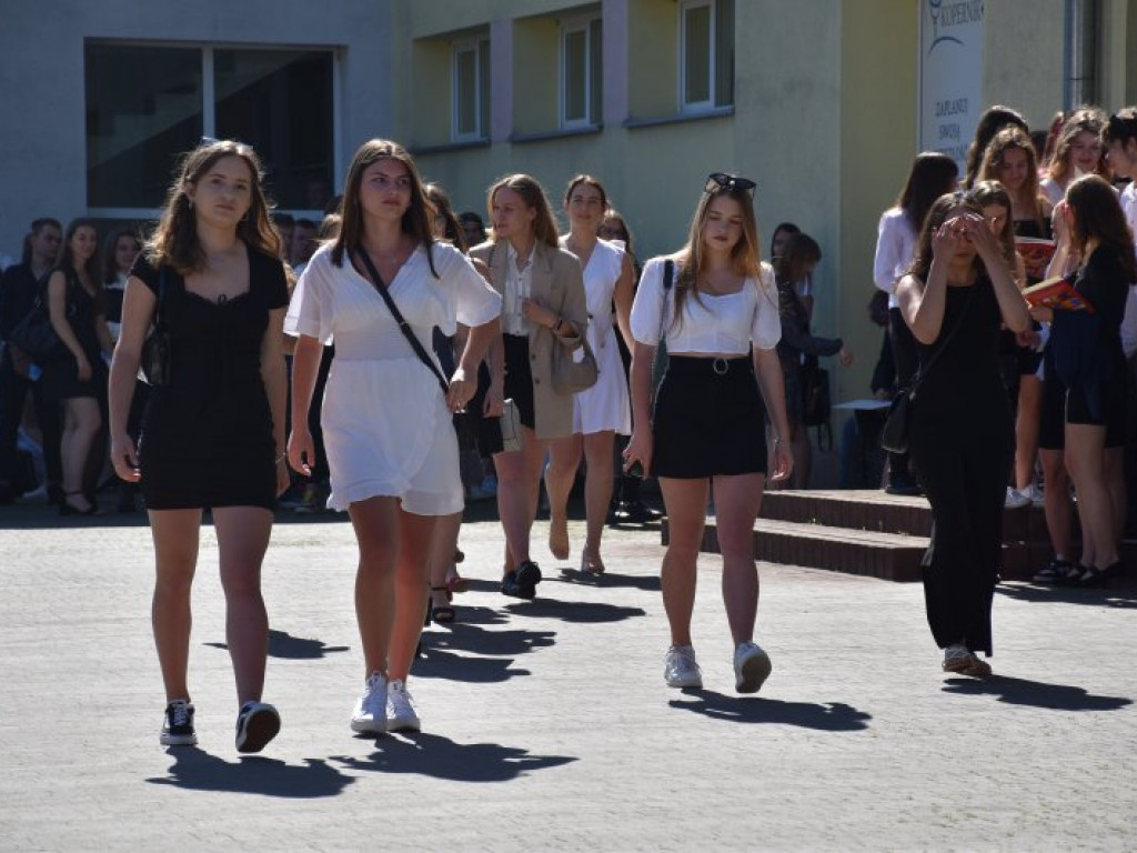 Tarnobrzeg. Uroczyste zakończenie roku szkolnego w 
