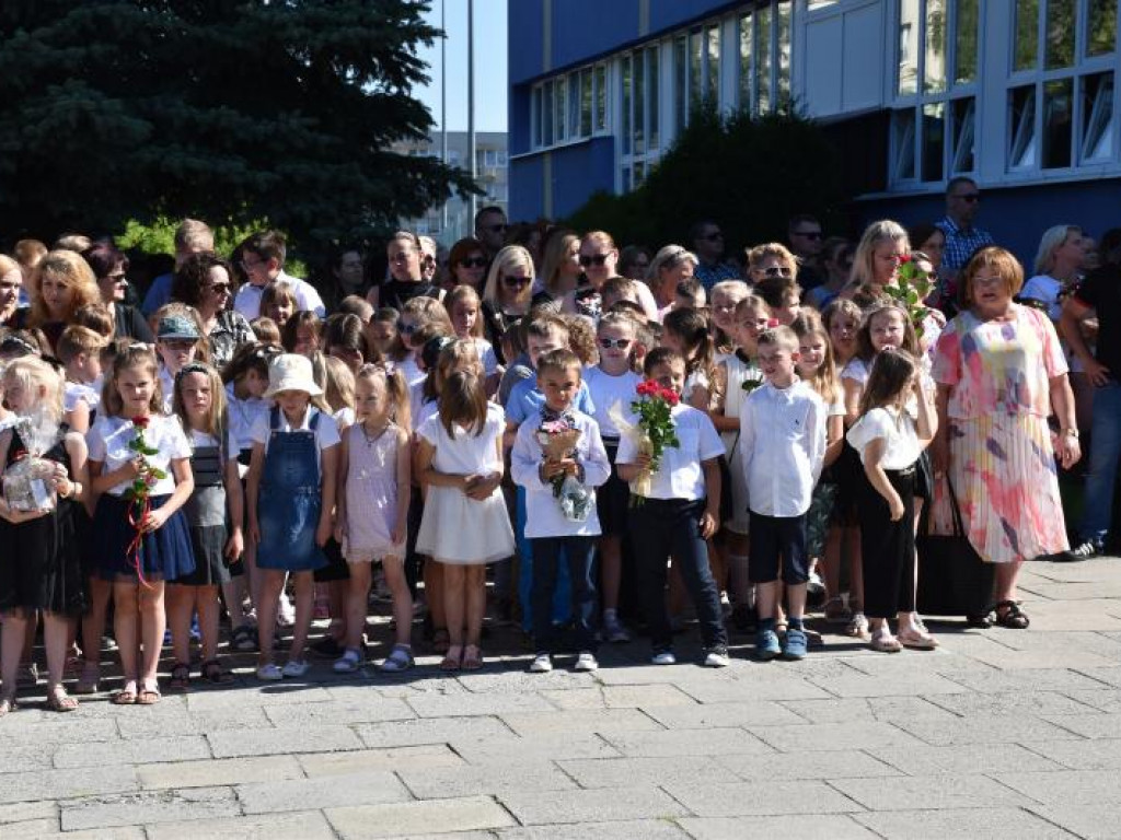 Uroczyste zakończenie roku szkolonego w Szkole Podstawowej nr 10 w Tarnobrzegu. Zobacz zdjęcia!