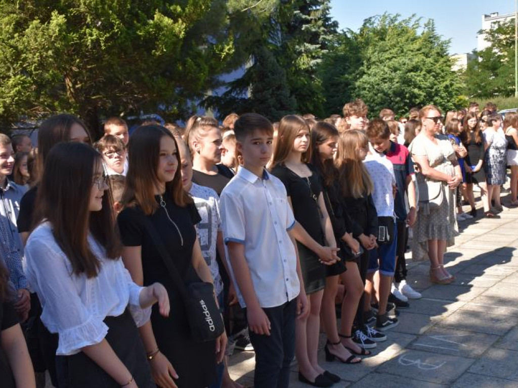 Uroczyste zakończenie roku szkolonego w Szkole Podstawowej nr 10 w Tarnobrzegu. Zobacz zdjęcia!