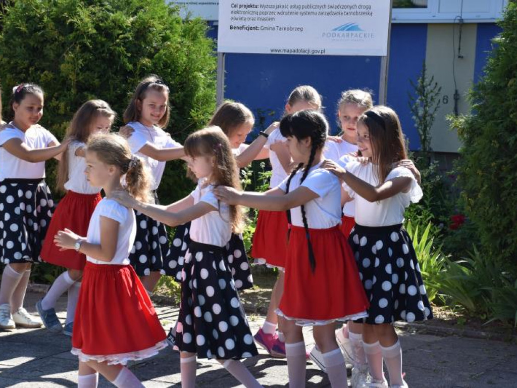 Uroczyste zakończenie roku szkolonego w Szkole Podstawowej nr 10 w Tarnobrzegu. Zobacz zdjęcia!