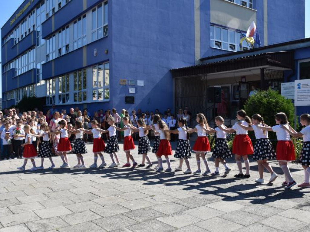 Uroczyste zakończenie roku szkolonego w Szkole Podstawowej nr 10 w Tarnobrzegu. Zobacz zdjęcia!