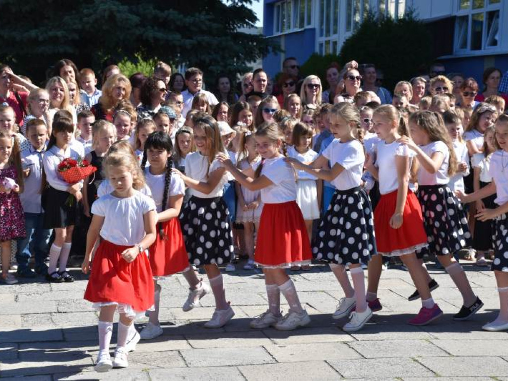 Uroczyste zakończenie roku szkolonego w Szkole Podstawowej nr 10 w Tarnobrzegu. Zobacz zdjęcia!