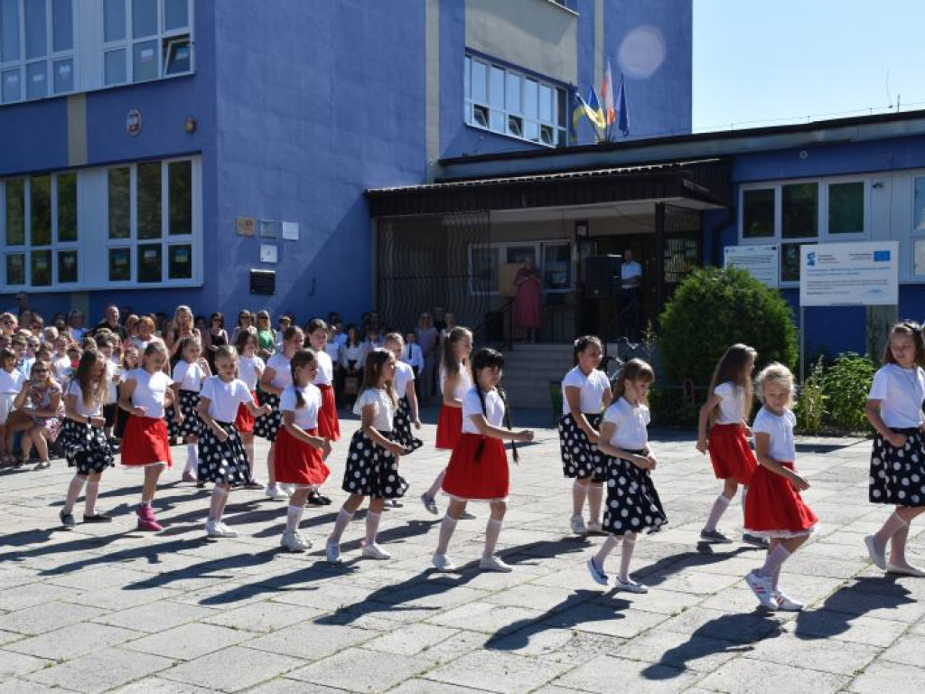 Uroczyste zakończenie roku szkolonego w Szkole Podstawowej nr 10 w Tarnobrzegu. Zobacz zdjęcia!