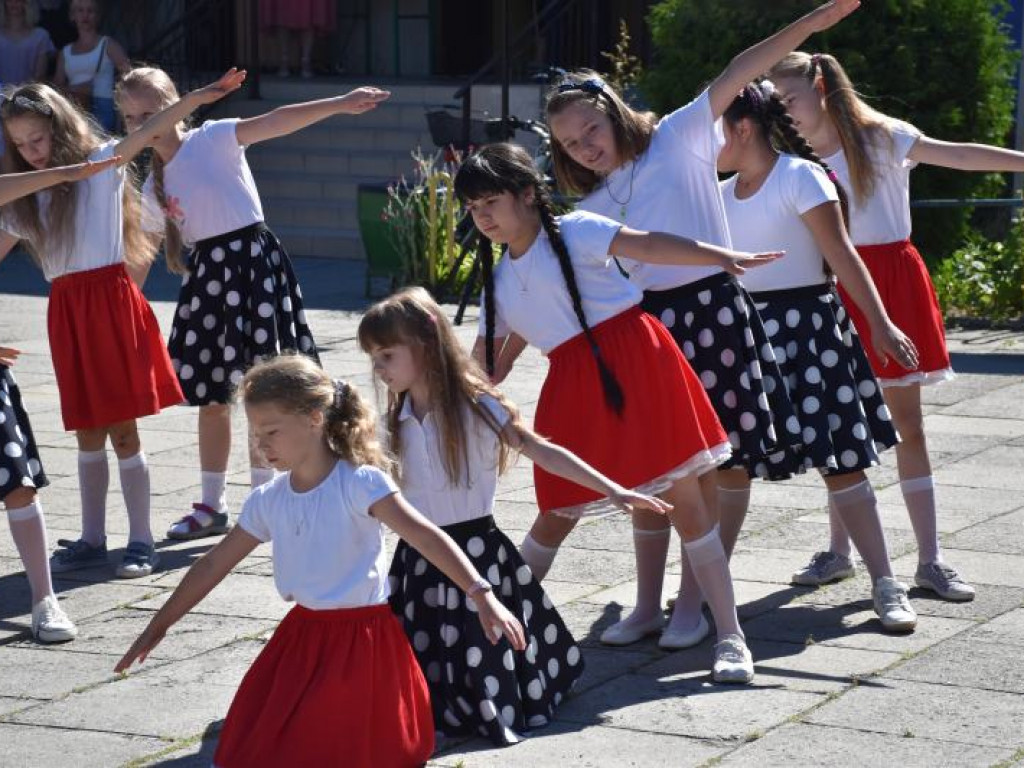 Uroczyste zakończenie roku szkolonego w Szkole Podstawowej nr 10 w Tarnobrzegu. Zobacz zdjęcia!