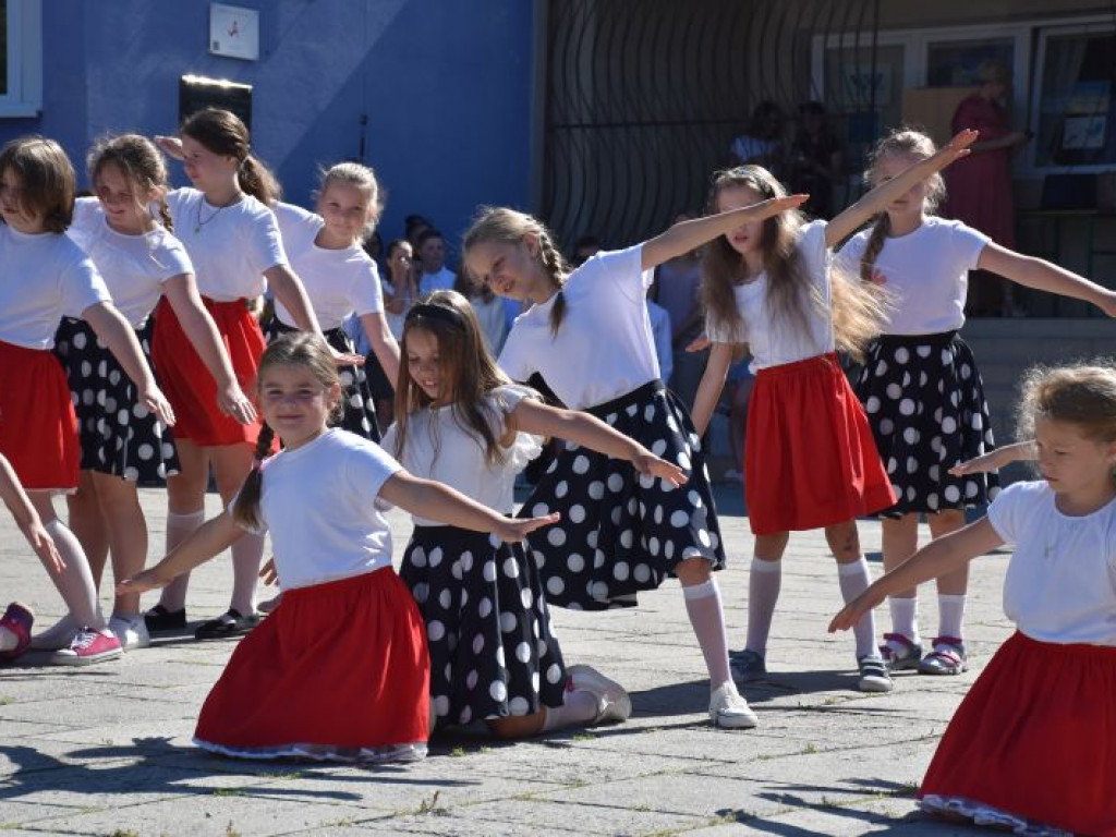 Uroczyste zakończenie roku szkolonego w Szkole Podstawowej nr 10 w Tarnobrzegu. Zobacz zdjęcia!