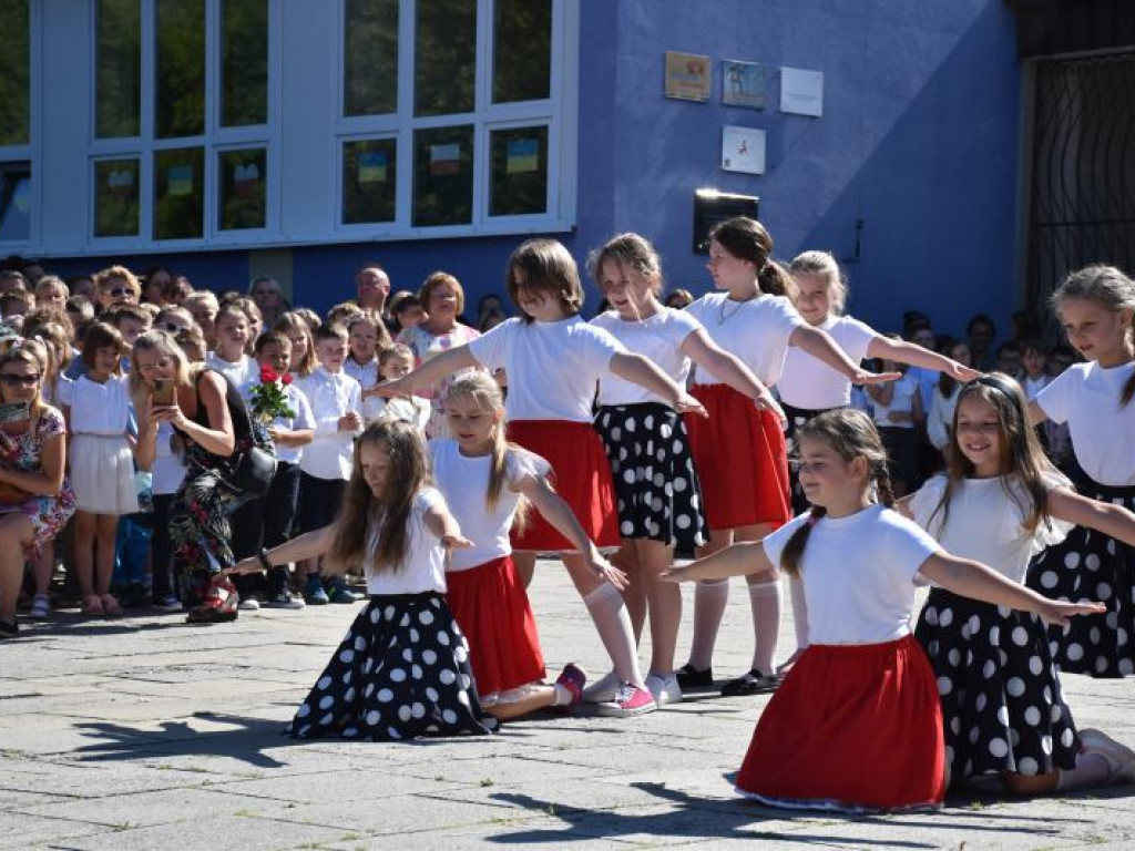 Uroczyste zakończenie roku szkolonego w Szkole Podstawowej nr 10 w Tarnobrzegu. Zobacz zdjęcia!