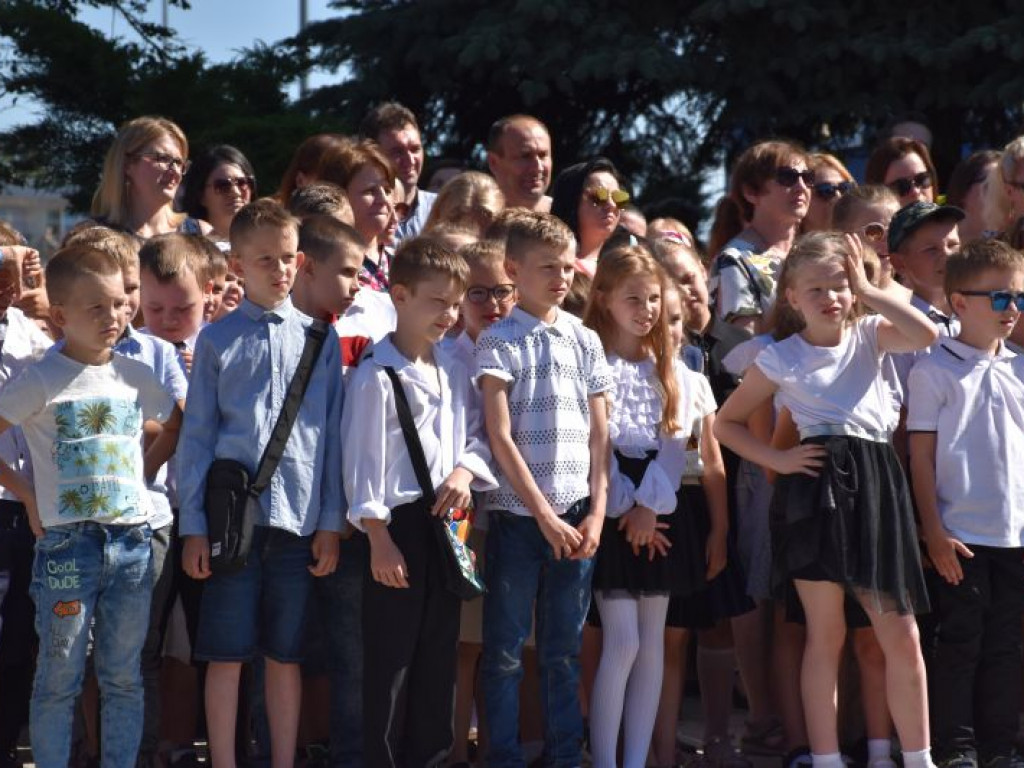 Uroczyste zakończenie roku szkolonego w Szkole Podstawowej nr 10 w Tarnobrzegu. Zobacz zdjęcia!