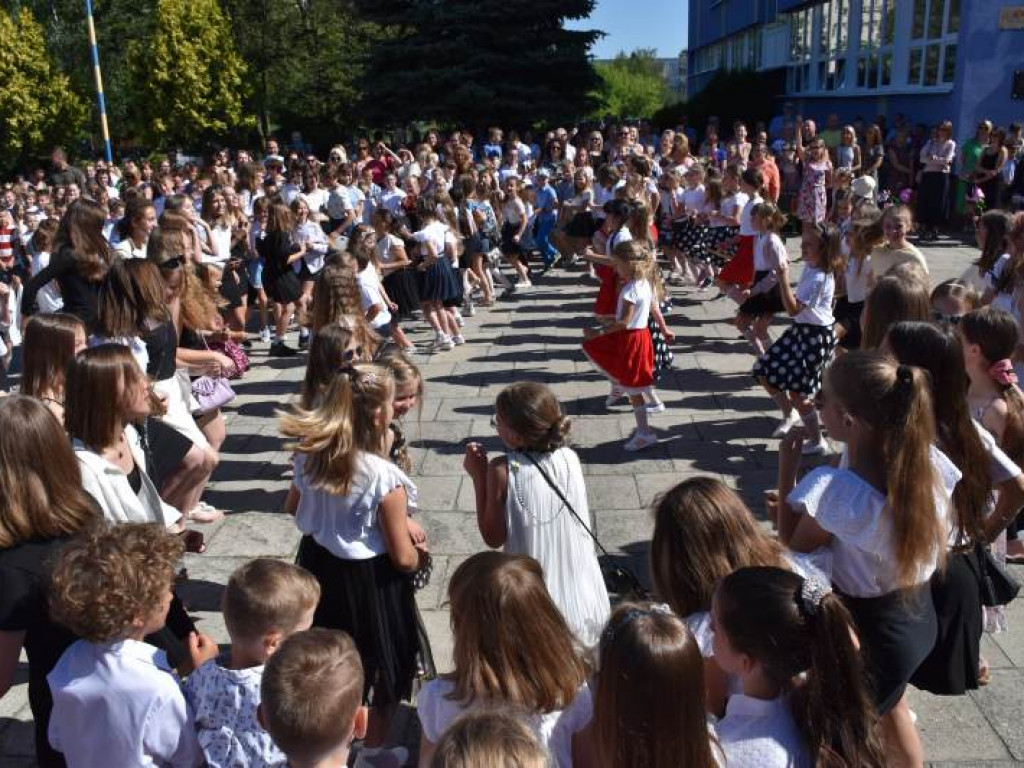 Uroczyste zakończenie roku szkolonego w Szkole Podstawowej nr 10 w Tarnobrzegu. Zobacz zdjęcia!