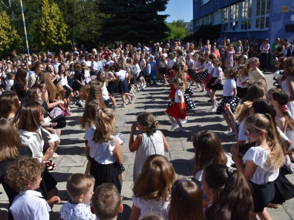 Uroczyste zakończenie roku szkolonego w Szkole Podstawowej nr 10 w Tarnobrzegu. Zobacz zdjęcia!