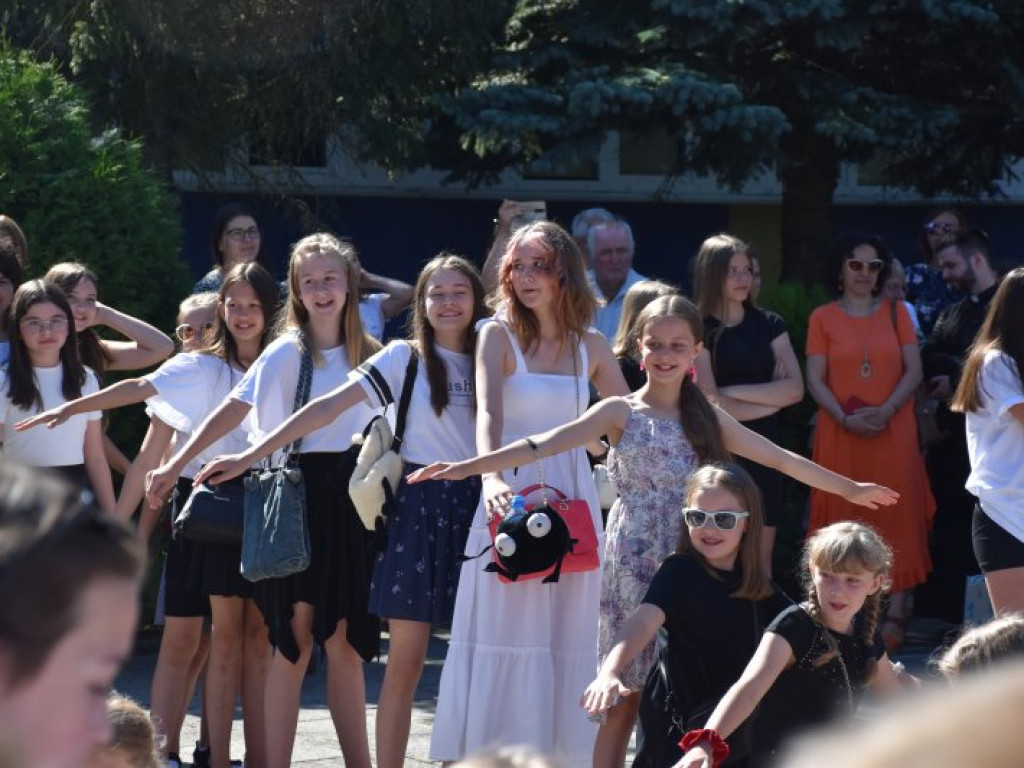 Uroczyste zakończenie roku szkolonego w Szkole Podstawowej nr 10 w Tarnobrzegu. Zobacz zdjęcia!