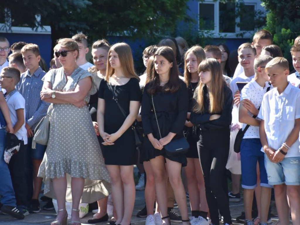 Uroczyste zakończenie roku szkolonego w Szkole Podstawowej nr 10 w Tarnobrzegu. Zobacz zdjęcia!