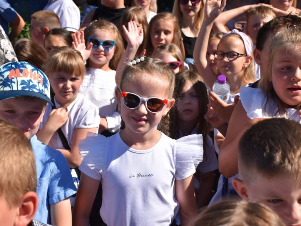 Uroczyste zakończenie roku szkolonego w Szkole Podstawowej nr 10 w Tarnobrzegu. Zobacz zdjęcia!