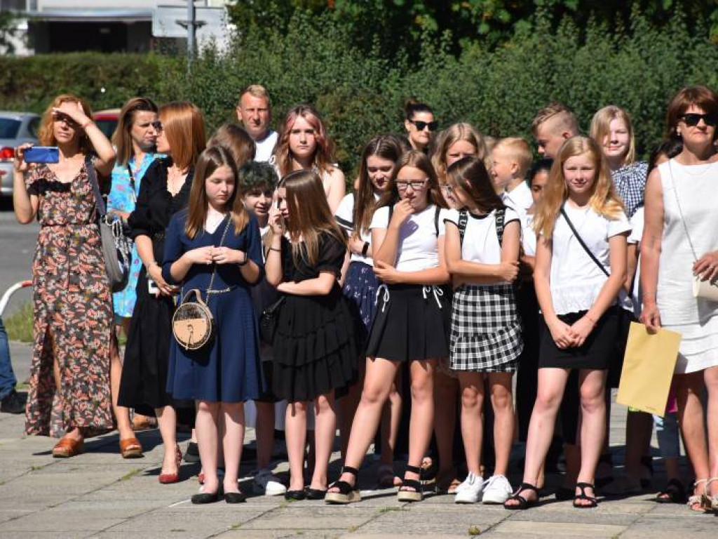 Uroczyste zakończenie roku szkolonego w Szkole Podstawowej nr 10 w Tarnobrzegu. Zobacz zdjęcia!