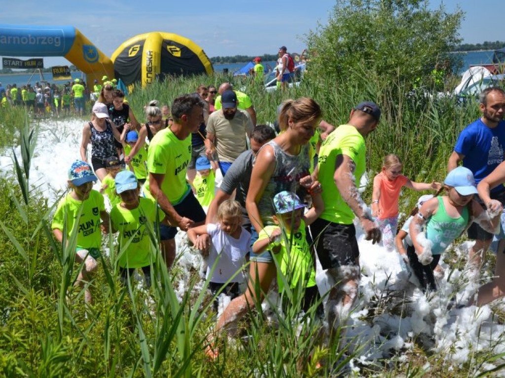 Ekstremalny bieg nad Jeziorem Tarnobrzeskim przyciągnął ponad setkę dzieci [zdjęcia]