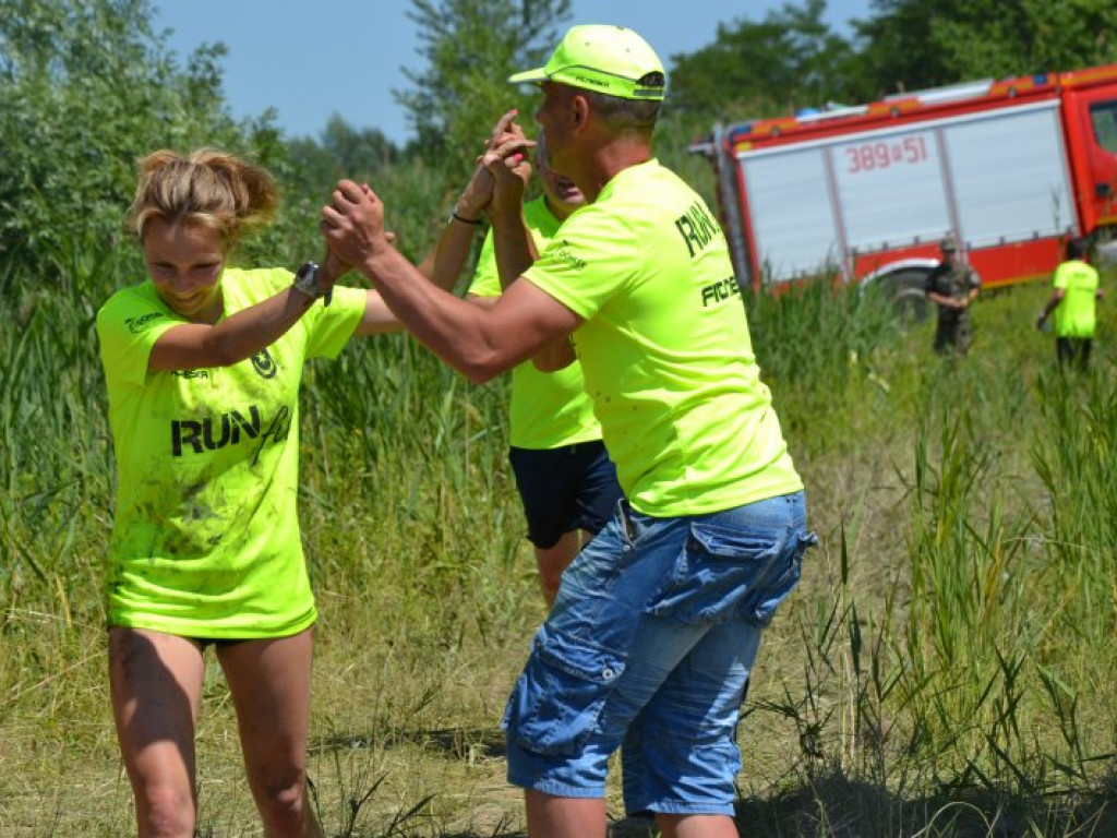 Ekstremalne bieganie nad Jeziorem Tarnobrzeskim. Zwycięzcą był każdy, kto dobiegł do mety [zdjęcia]