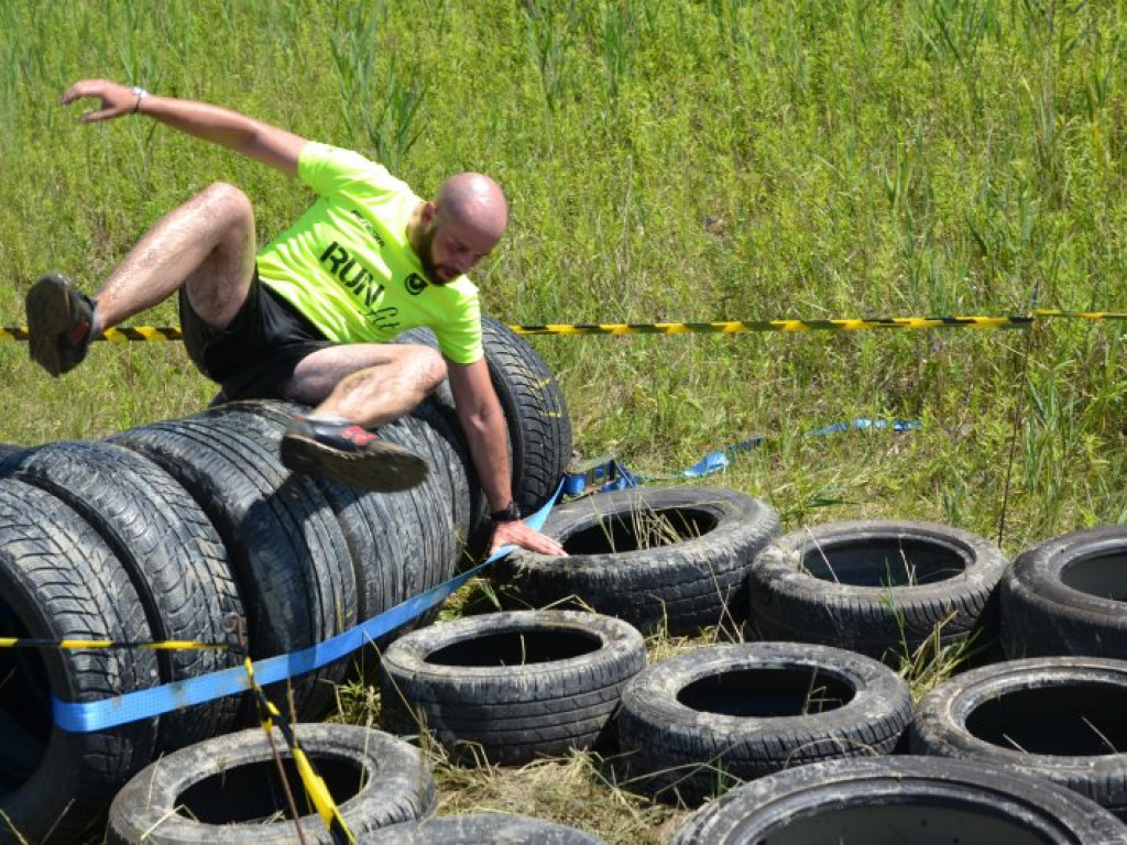 Ekstremalne bieganie nad Jeziorem Tarnobrzeskim. Zwycięzcą był każdy, kto dobiegł do mety [zdjęcia]