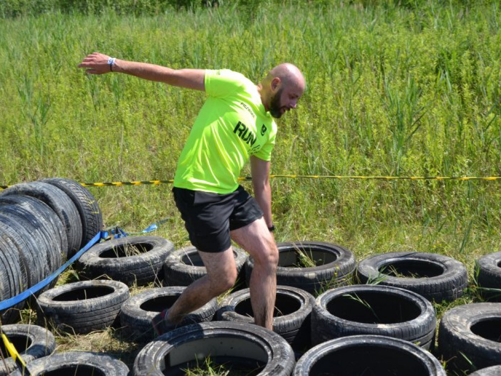 Ekstremalne bieganie nad Jeziorem Tarnobrzeskim. Zwycięzcą był każdy, kto dobiegł do mety [zdjęcia]