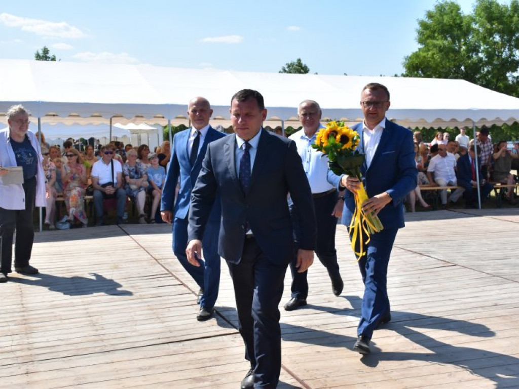 Anna Dymna na Pikniku Rycerskim w Ossolinie. Znakomita aktorka otrzymała Kryształowe Berło [zdjęcia]