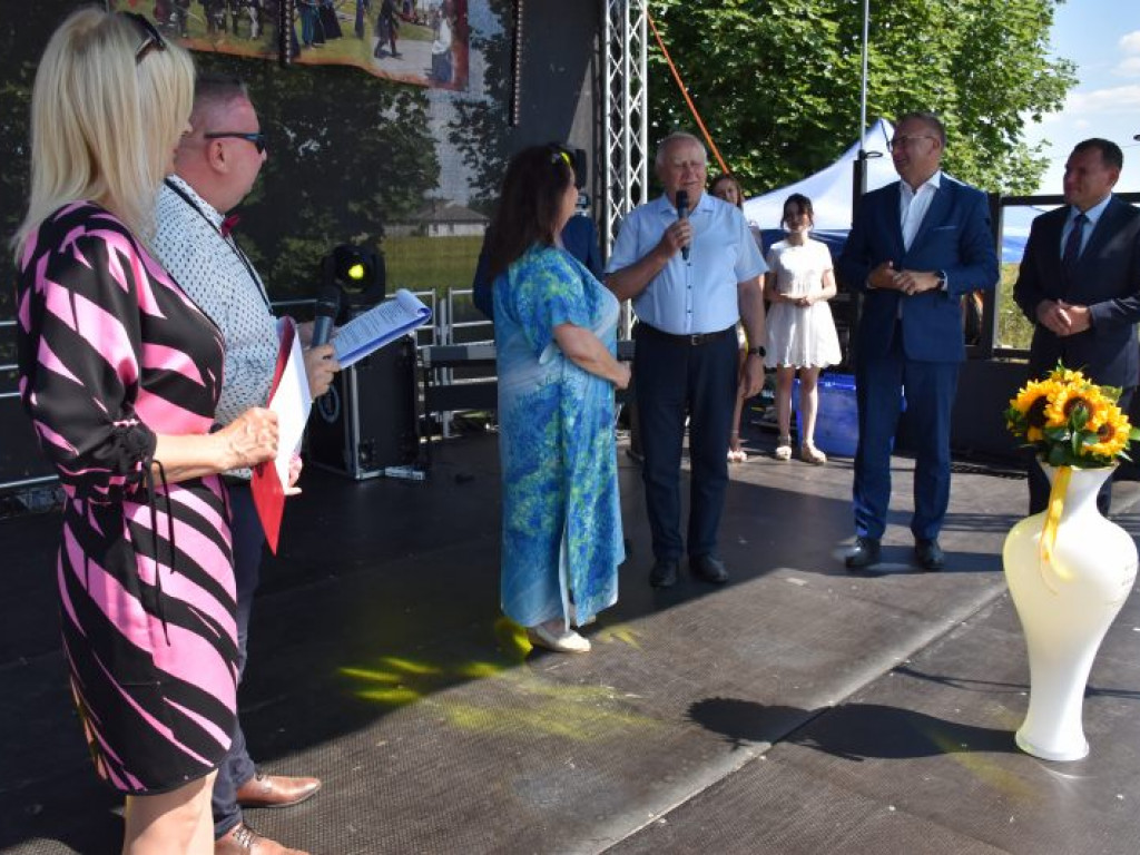 Anna Dymna na Pikniku Rycerskim w Ossolinie. Znakomita aktorka otrzymała Kryształowe Berło [zdjęcia]